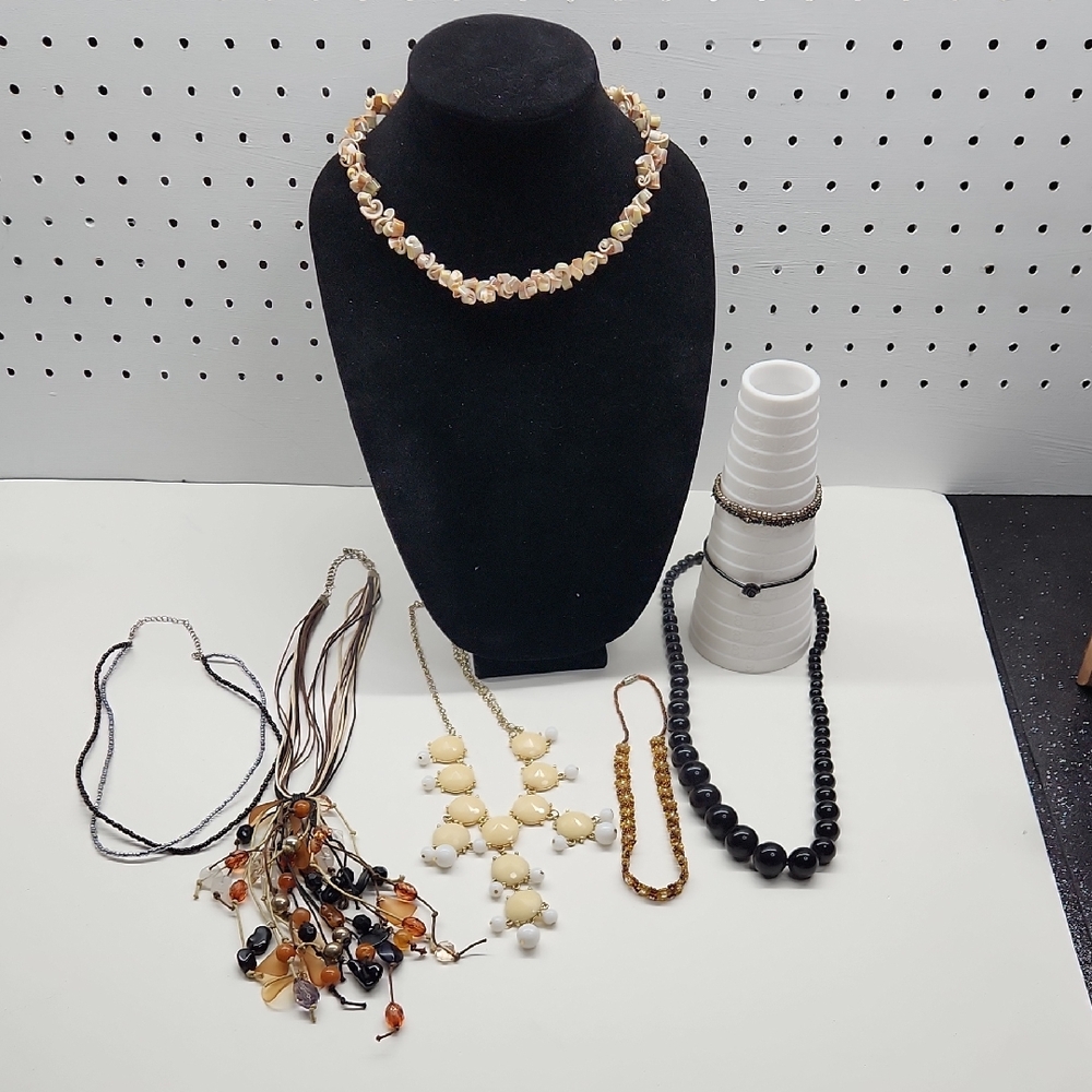 Mixed Bundle Of Necklaces And 2 Bracelets